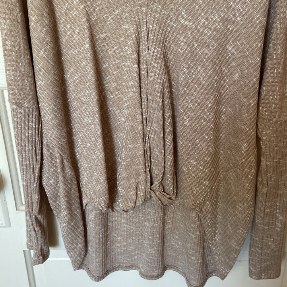 Light Sweater - Picture 4 of 5